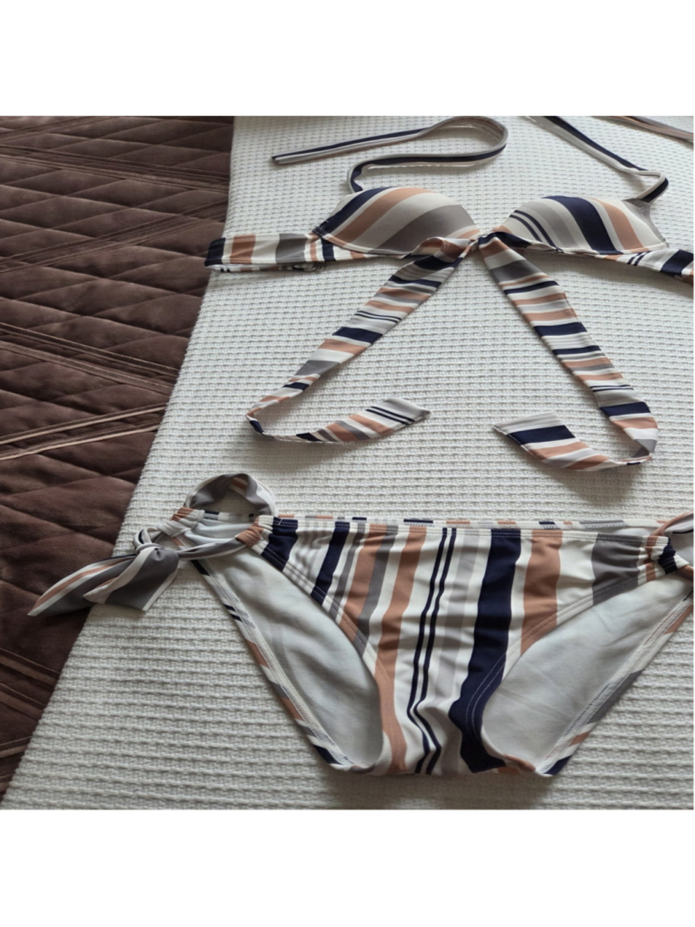 Women's Adore Me Bikini Set Top Size 32A Bottom Size M Beige Navy Blue Striped